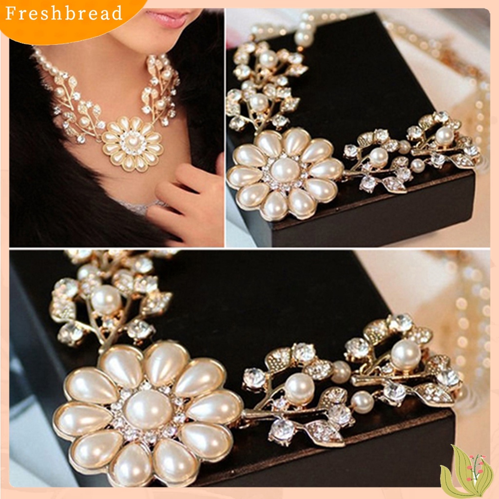 [TERLARIS]Double-Layer Flower Pendant Faux Pearl Elegant Chain Necklace for Dating