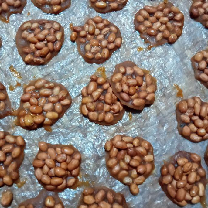 

{Original} ampyang gula kacang arum rasa original atau jahe dengan kacang ukuran besar dan empuk 1 k