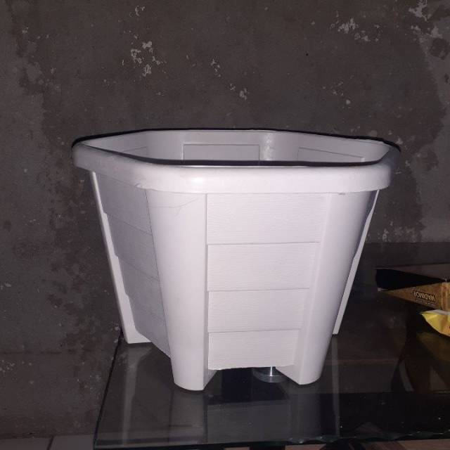 Pot bunga segi 6 pilar CJP 30 PUTIH