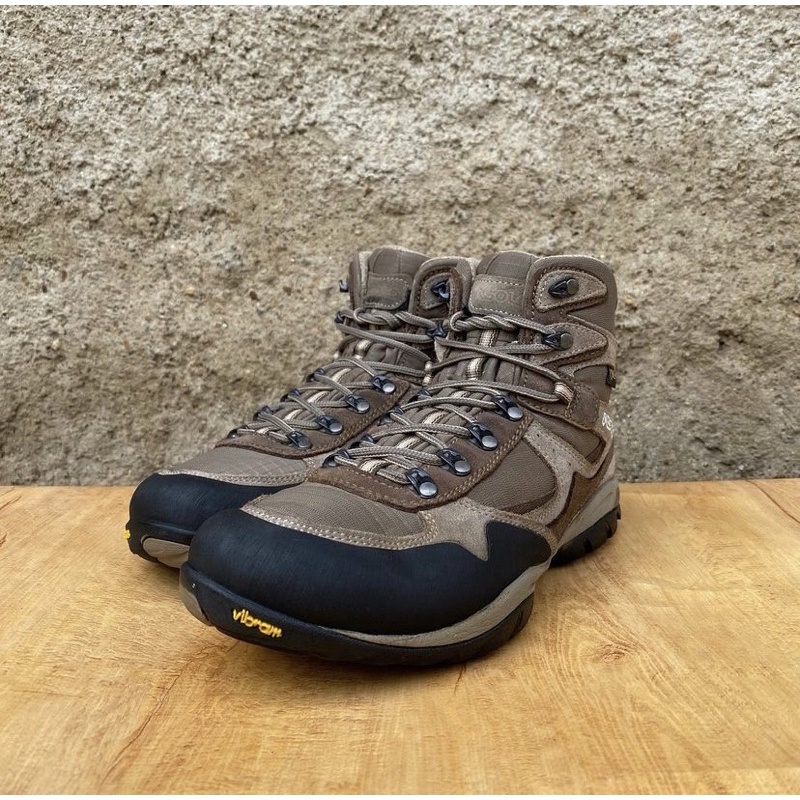 Sepatu ASOLO Hiking