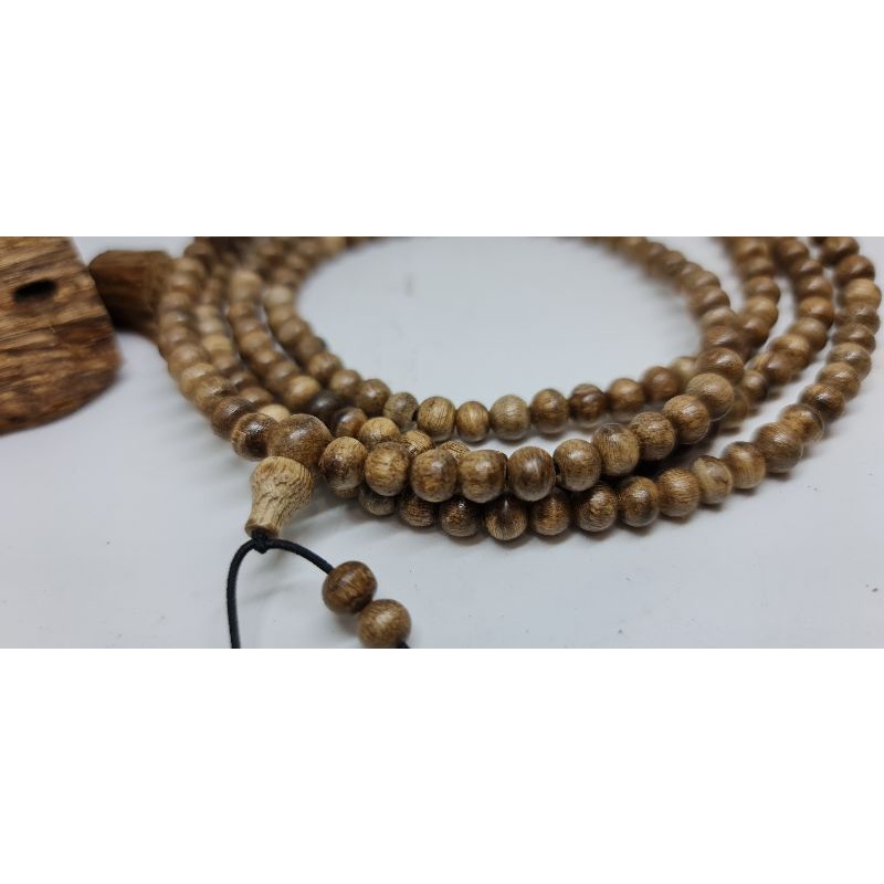 kalung gaharu malinau