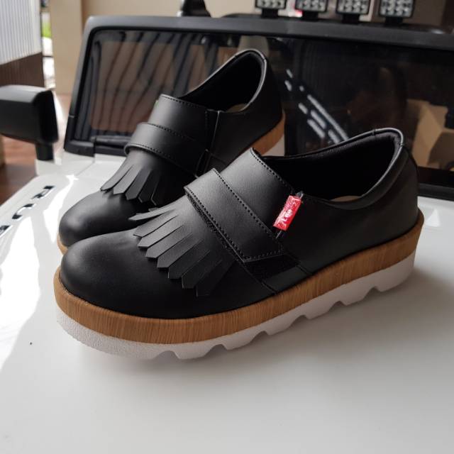 BEST SELLER. LeeShoes GROSIR indi sneakers kode RUM