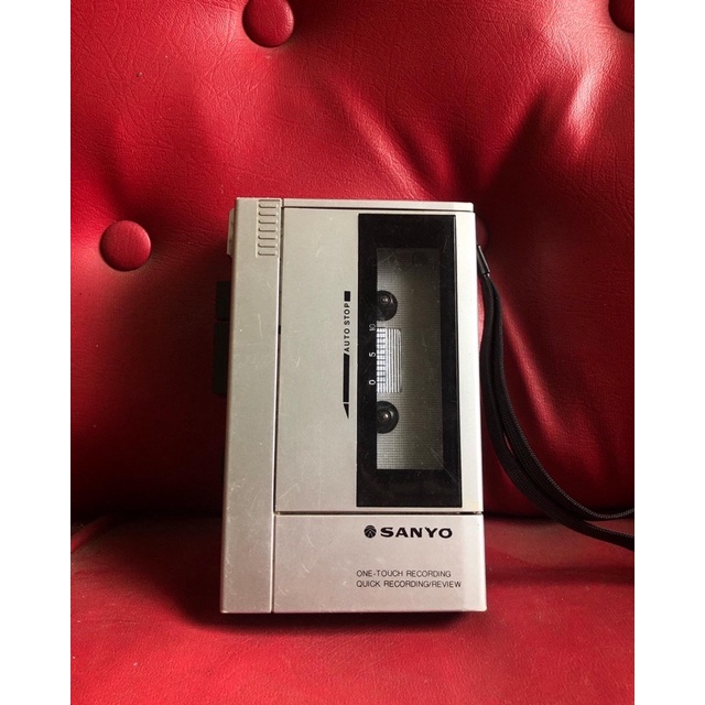 WALKMAN / TAPE CASSETTE RECORDER SANYO M1010