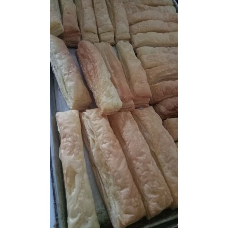 

(matang)suplier puff pastry roti bakar kekinian 20 x 5 cm