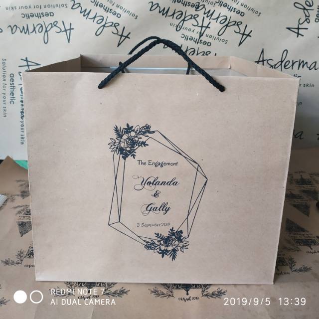 

Paperbag custom size kraft coklat 180-200gsm size P35 x L15 x T45 sablon