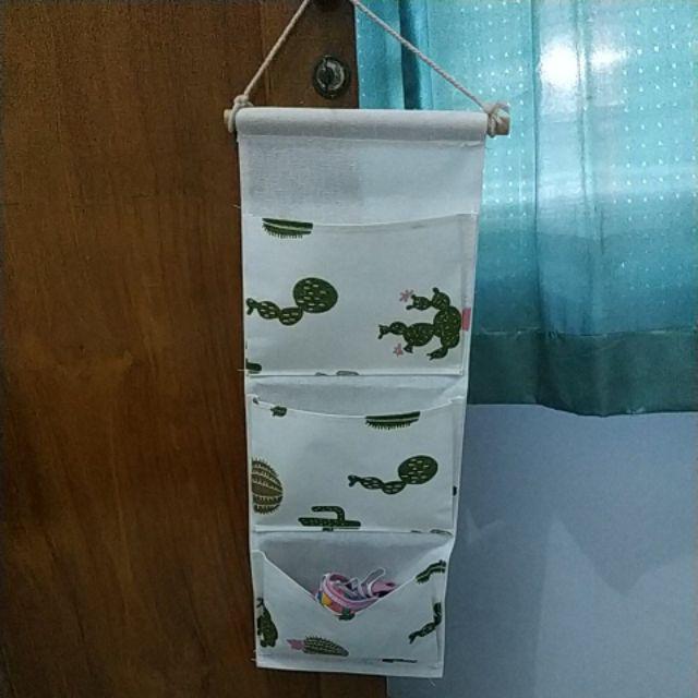 Pounch Gantung 3 Sekat / Tempat Kosmetik Dan Kunci / Bahan Tebal / Motif Unik Dan Lucu / Cod