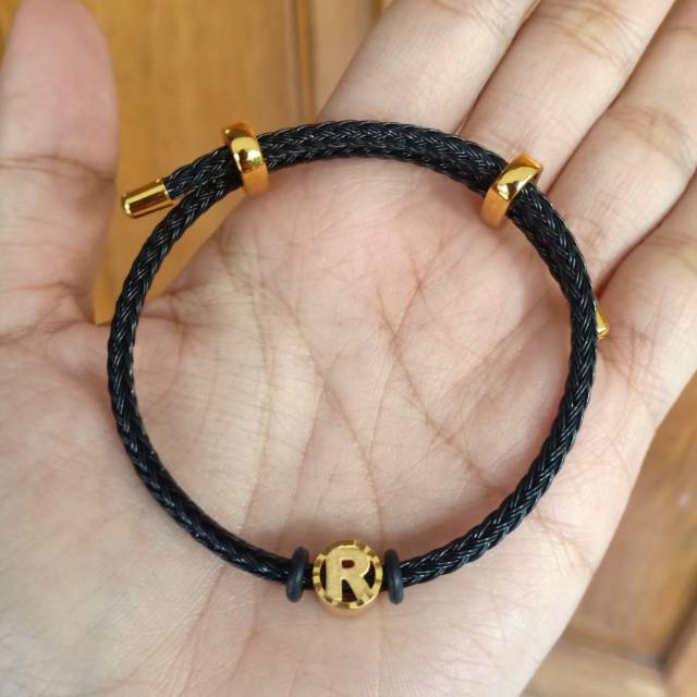 Gelang charm huruf R
