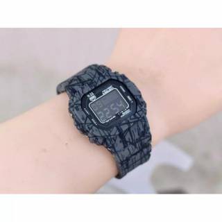 COD bayar di tempat Jam Tangan Pria/Wanita Kasual Sporty Segi Digital Strap Rubber Loreng S27