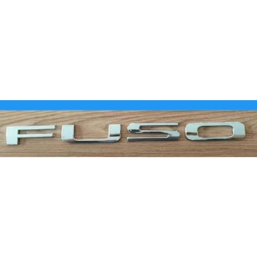 logo kap FUSO emblem FUSO tulisan Fuso