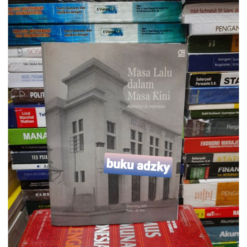 Masa lalu dalam masa kini arsitektur di Indonesia by Peter j.