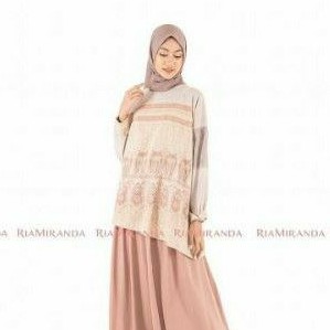 Dayan Top Ria Miranda Wastra