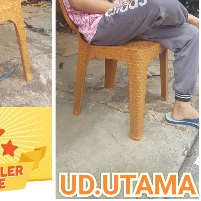 KURSI PLASTIK / KURSI SENDER PLASTIK