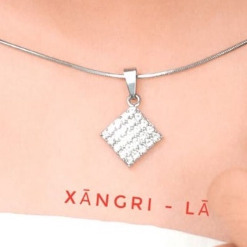 Kalung Wanita / Kalung Titanium Silver Wanita Motif Persegi Anti Karat Kuat Dan Tahan Lama/ Anti Gatal