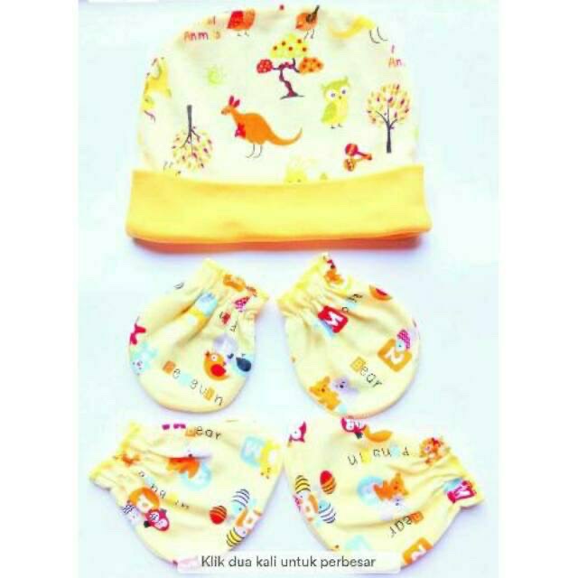 TOPI SET SARUNG TANGAN &amp; SARUNG KAKI (SNI) MEREK HUG ME