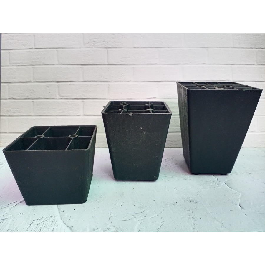 Kaki Sofa Plastik Piramid / Kaki Kursi Plastik