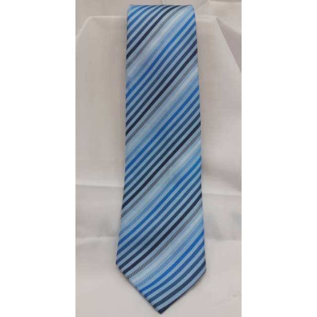 Dasi biru muda motif