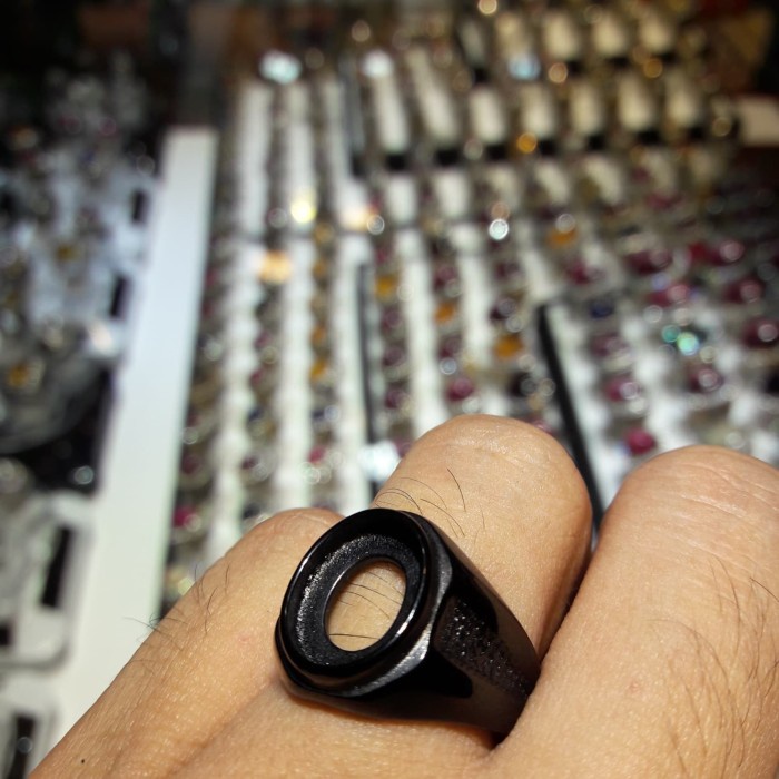 Ikatan Emban Cincin Titanium Super Black