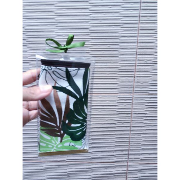 

Kotak mika souvenir pouch kanvas 8x3x15 kemasan souvenir dompet kanvas