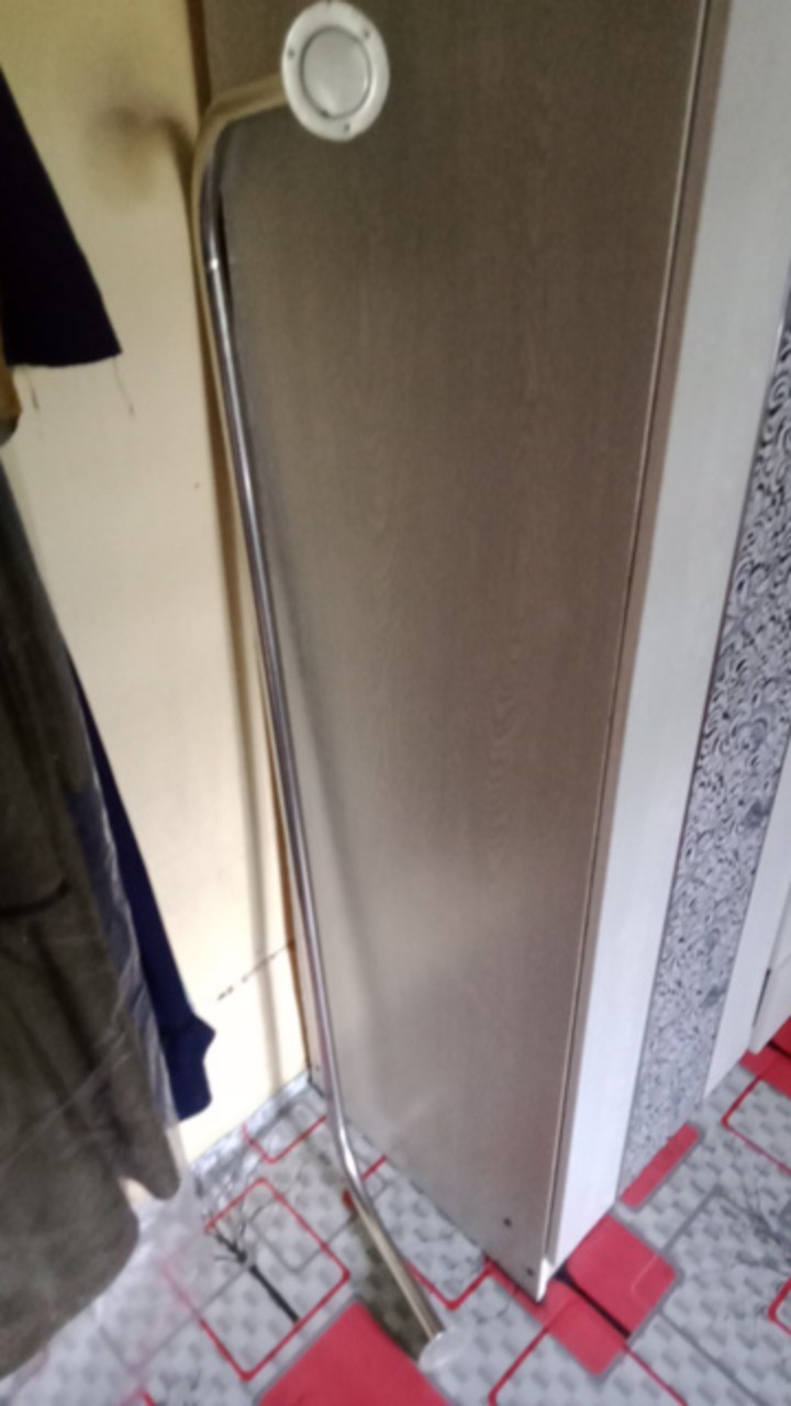 Gantungan  Baju  Dinding  Stainless