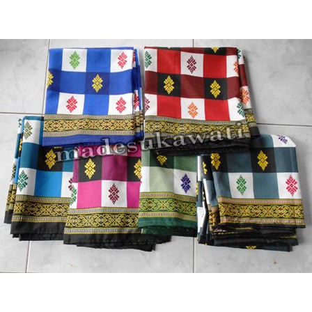 Sarung kotak catur khas bali