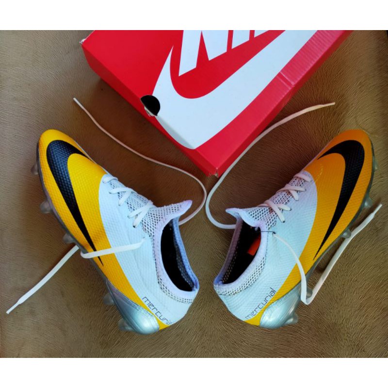 sepatu bola mercurial bahan import ( pilihan warna geser aja )-Putih/kuning