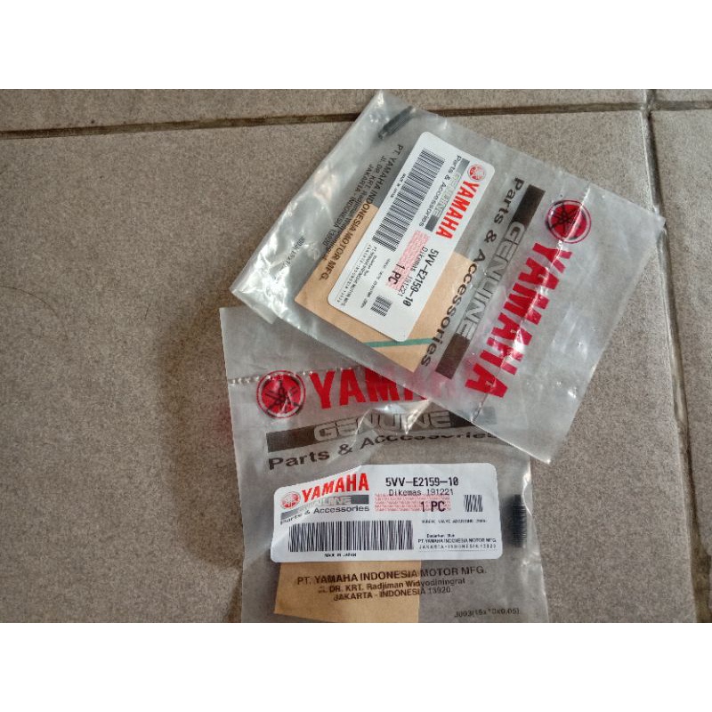 Baut setelan klep Vixion