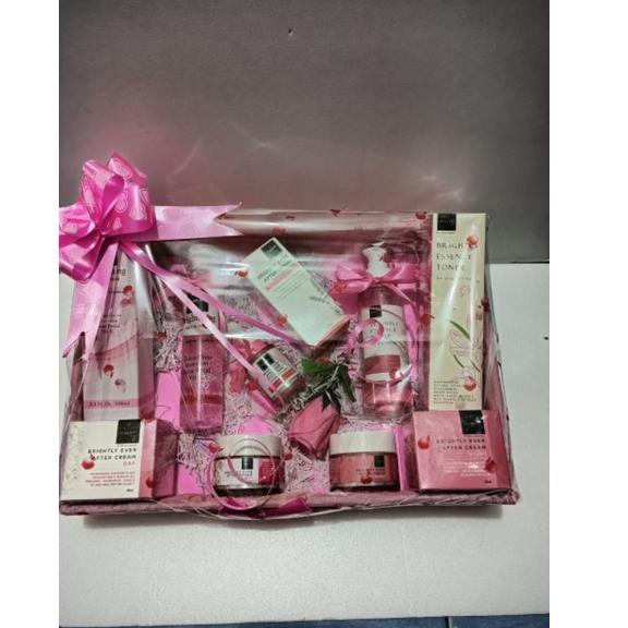 Y20A PAKET SCARLETT BOX BOK SESERAHAN KADO ULANGTAHUN PERNIKAHAN HANTARAN