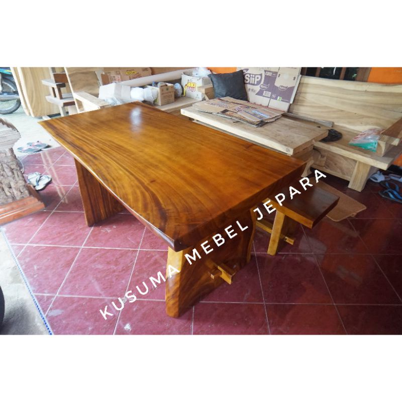 Set Meja Kursi Makan Kayu Trembesi (Panjang Meja 180cm)
