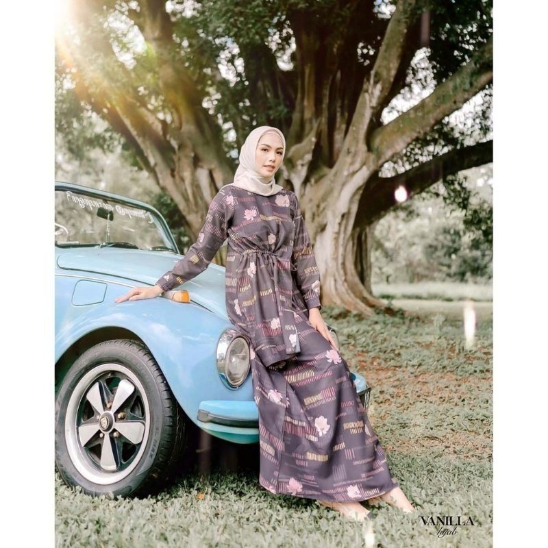 LOTUS DRESS VANILLA HIJAB (Preloved)