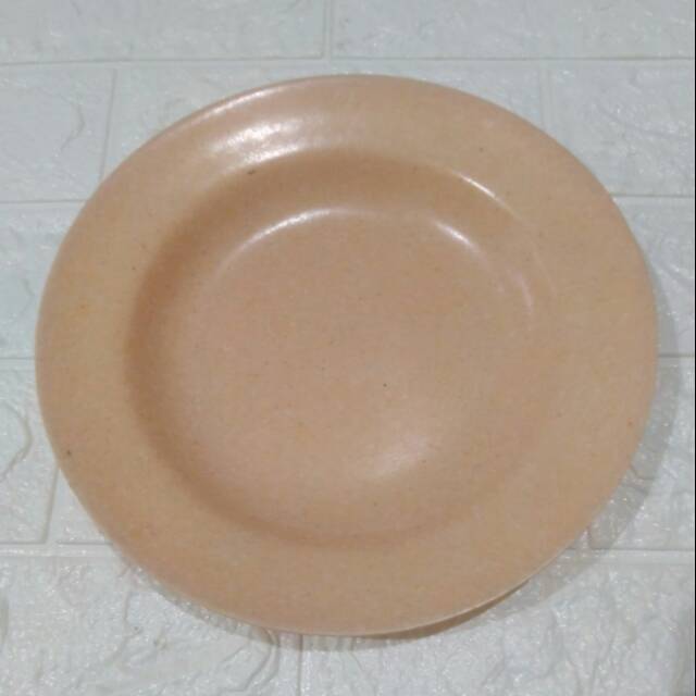 Piring plastik tebal