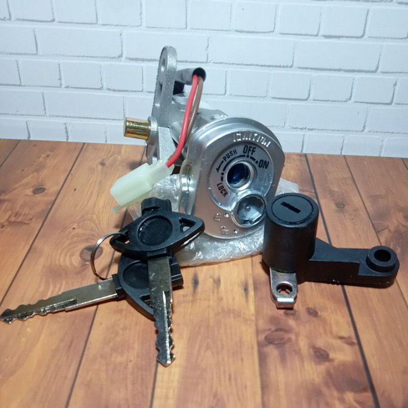 kunci kontak satu set motor yamaha mio soul karbu / Lama