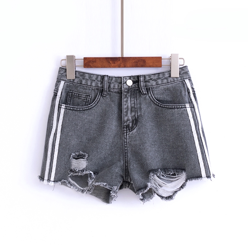 Celana Pendek Model High Waist Longgar Desain Lubang Bahan Celana Pendek Model High Waist Longgar Desain Lubang Bahan