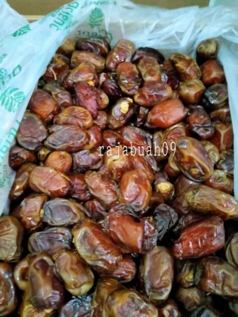 

Kurma Mesir 1kg / Kurma Golden Valley