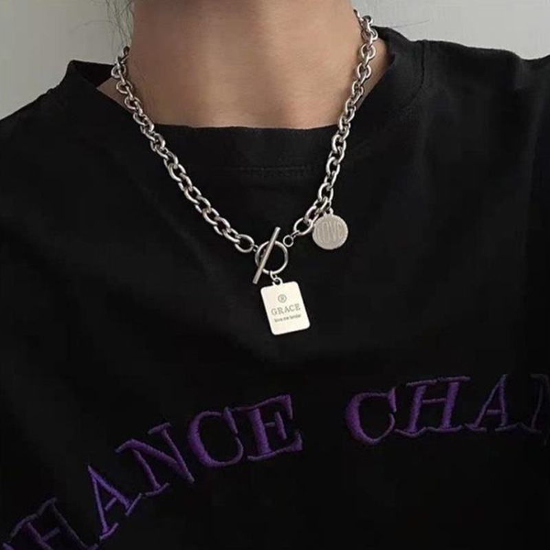 Harajuku gaya gelap hiphop Putaran stainless steel huruf kalung kombinasi titanium steel pria dan wa