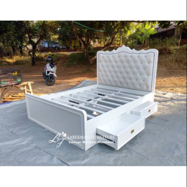 TEMPAT TIDUR DIPAN MINIMALIS LACI