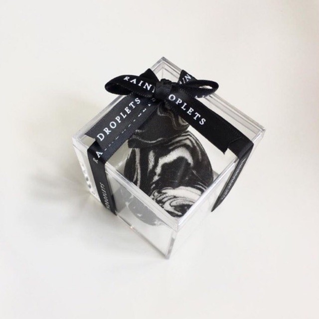 SALE ~ Raindroplets Noir Et Blanc (sponge makeup/ spons makeup premium)