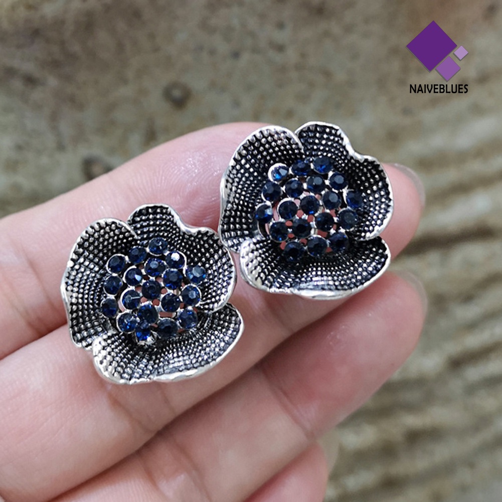 Anting Stud Bentuk Bunga Mawar Aksen Berlian Imitasi Gaya Vintage Untuk Wanita