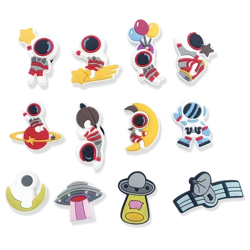 Jibbitz pola kartun astronot accessories decorate Pin shoe charms Crocs Dapat Dilepas berlaku untuk imut sandal Lubang Sepatu Gesper