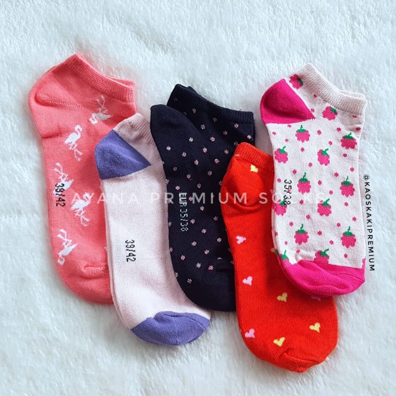 Kaos kaki mata kaki motif selusin