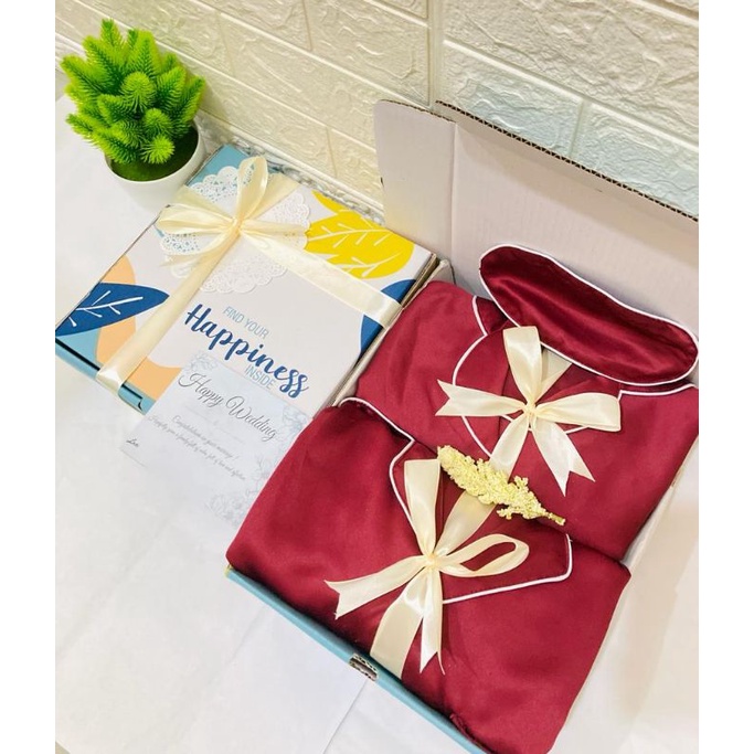 

Hampers Wedding Set Piyama Couple / Kado Pernikahan / Hadiah anniversary