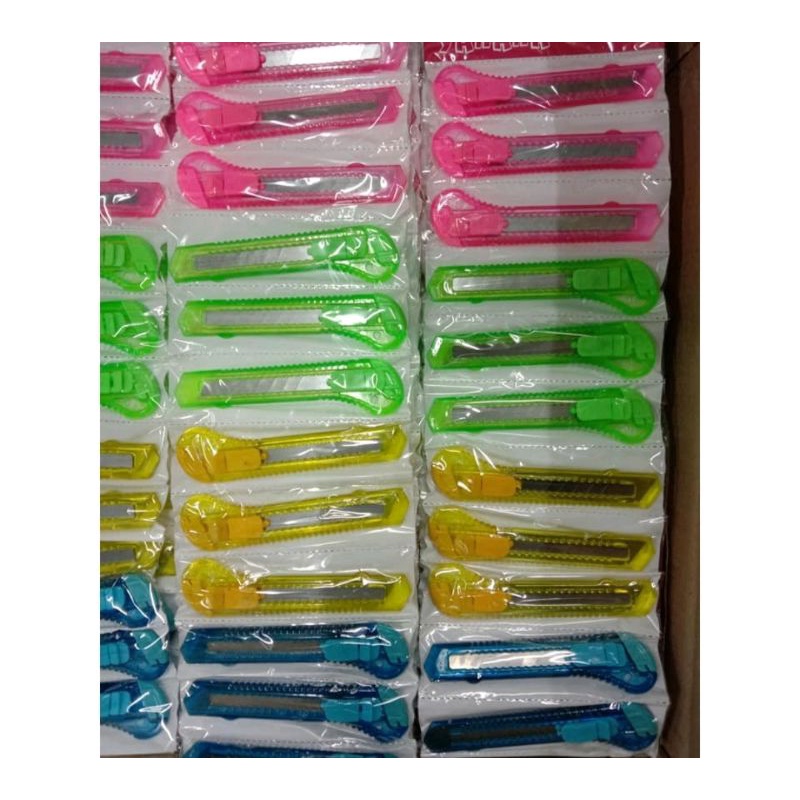 

CUTTER BESAR Transparan 1 Renceng isi 12 Pcs