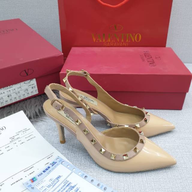 Sepatu valentino