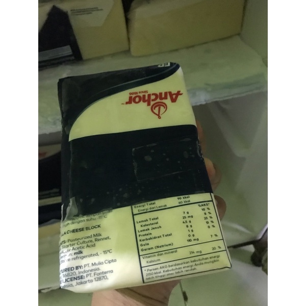 mozarella repack 1kg (kemasan repack  dr keju 2kg)
