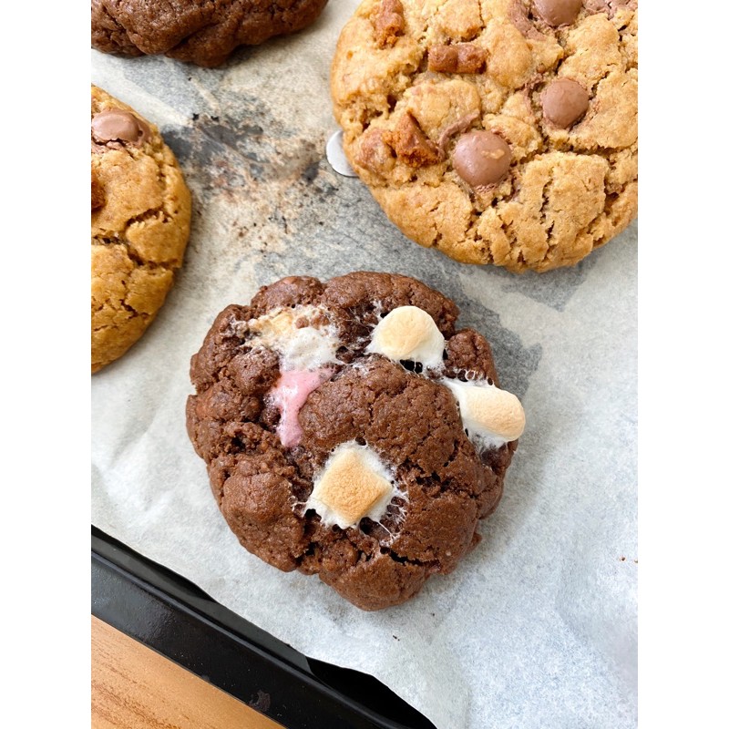 

Choco Marshmallow Giant Cookies