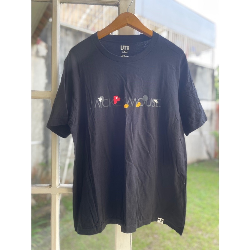 kaos tshirt pria cowok uniqlo mickey mouse disney hitam preloved second seken murah