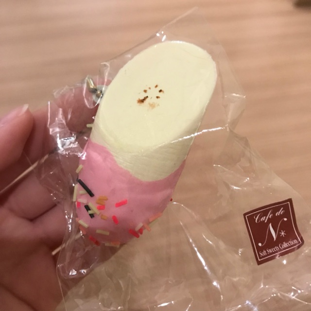 Cafe de N banana squishy