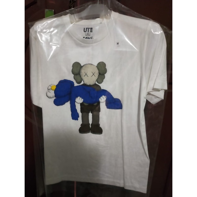Baju Uniqlo X Kaws whie Gendong Authentic