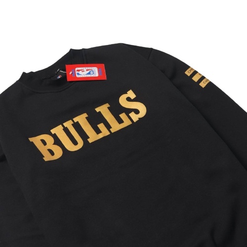 Jaket Sweater Crewneck NBA BULLS LIST GOLD – Black Edition Fashion Trendy Casual Pria Good Brand Qua