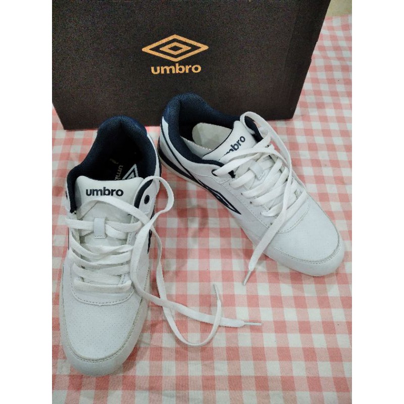 SEPATU ORIGINAL UMBRO SIZE 40