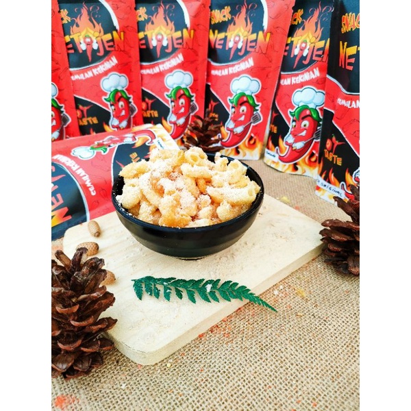 

Snack Netijen Makaroni Renyah Varian BBQ Macaroni Premium Cemilan Kekinian Kemasan 55Gr